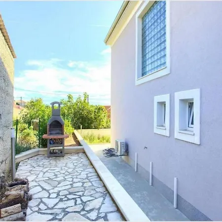 Cozy With Pool Krk Town