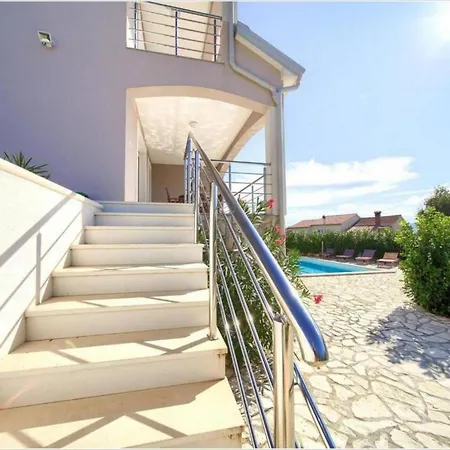 Villa Cozy With Pool Krk Town