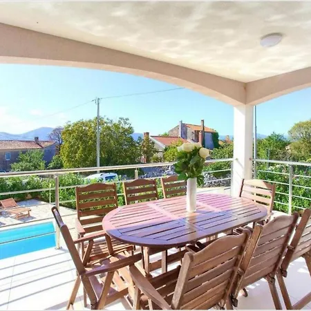 Cozy With Pool Krk Town