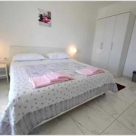 Cozy With Pool * Linardići