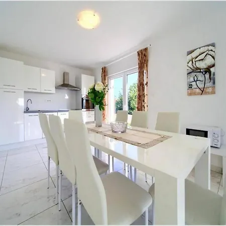 Villa Cozy With Pool