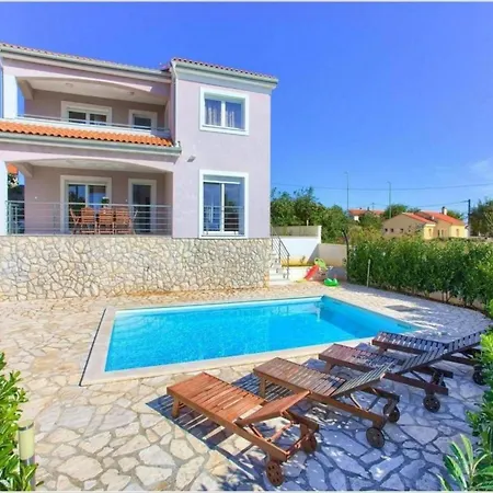 Cozy With Pool Villa