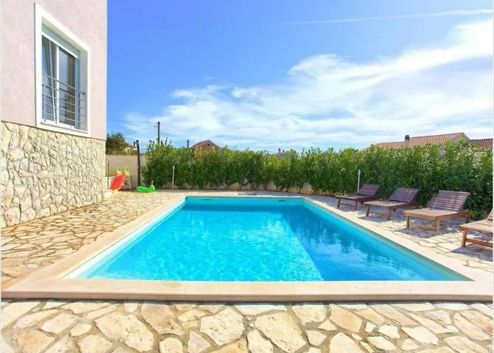Cozy With Pool