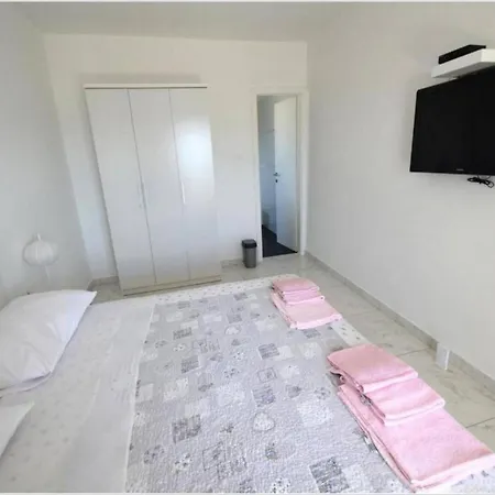 Villa Cozy With Pool