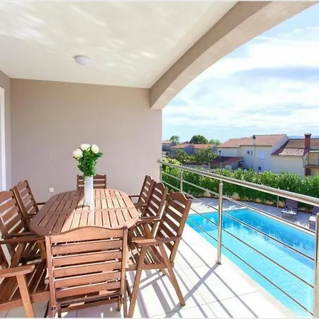 Villa Cozy With Pool