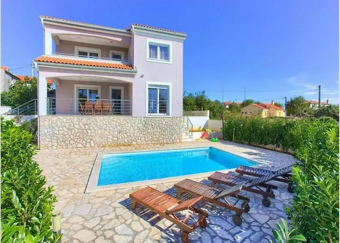 Cozy With Pool וילה