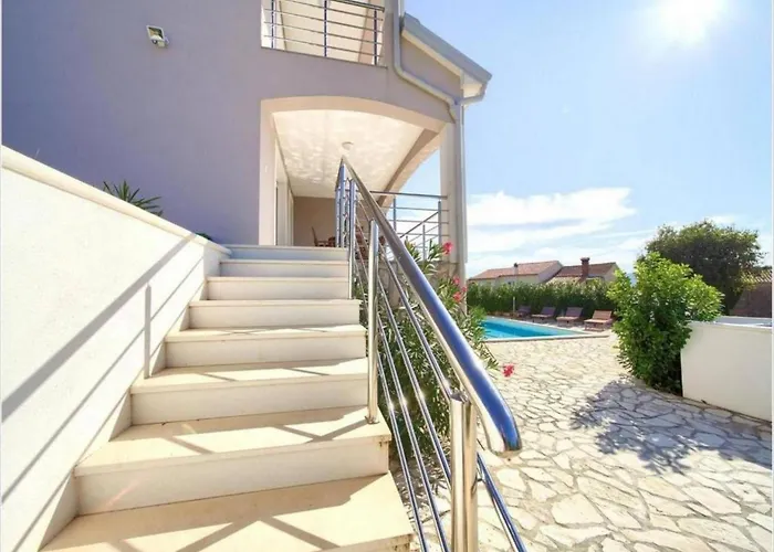 Villa Cozy With Pool Linardići