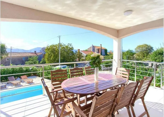 Cozy With Pool Linardići