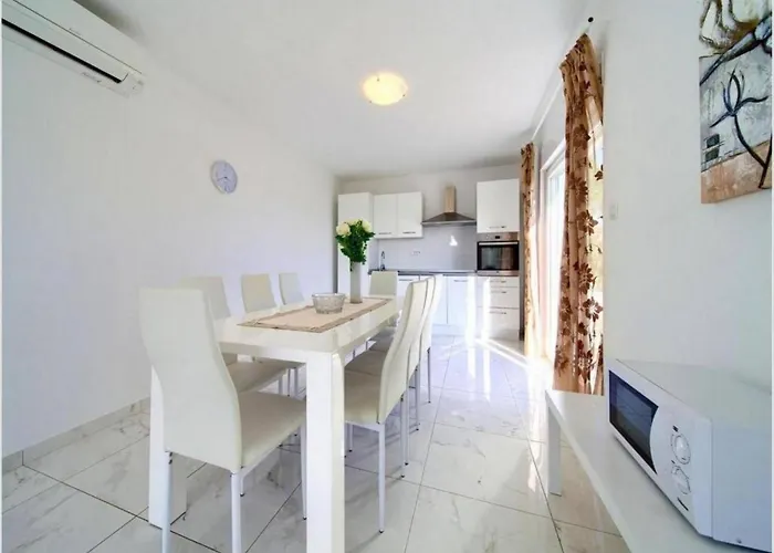 Cozy With Pool Linardići